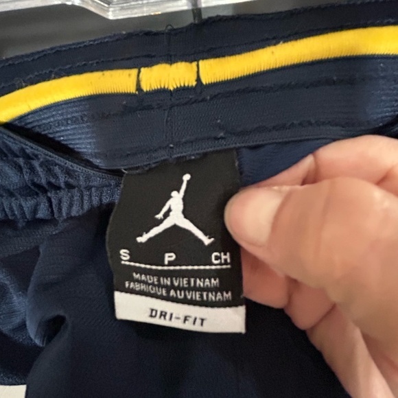 Nike jumpman university of Michigan shorts - Picture 5 of 5